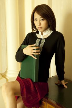 麦丽丝梦游仙境