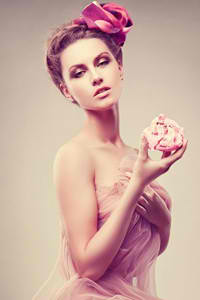 《漂亮的保姆韩剧中字》